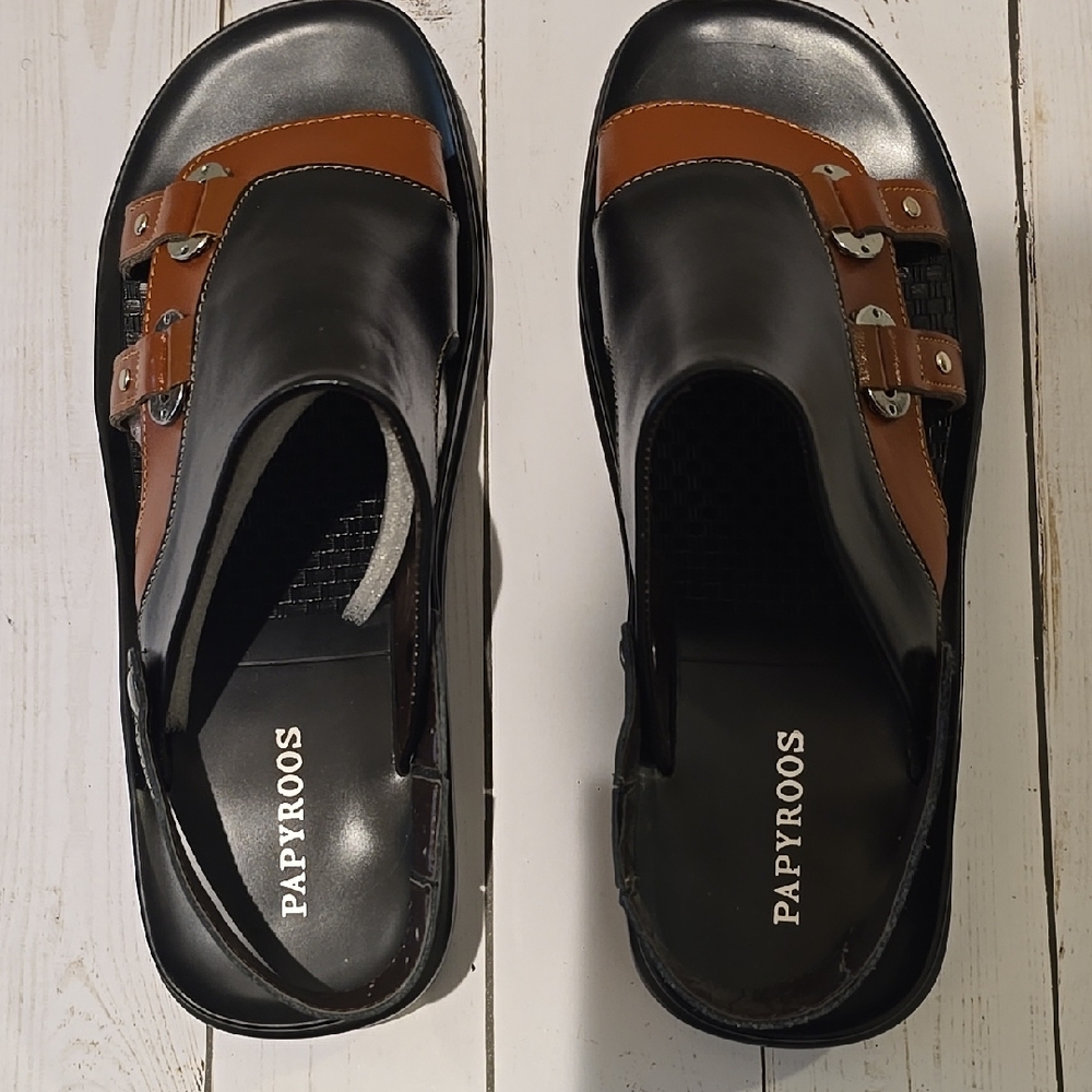 NWOT Men's Black and Brown Sandals